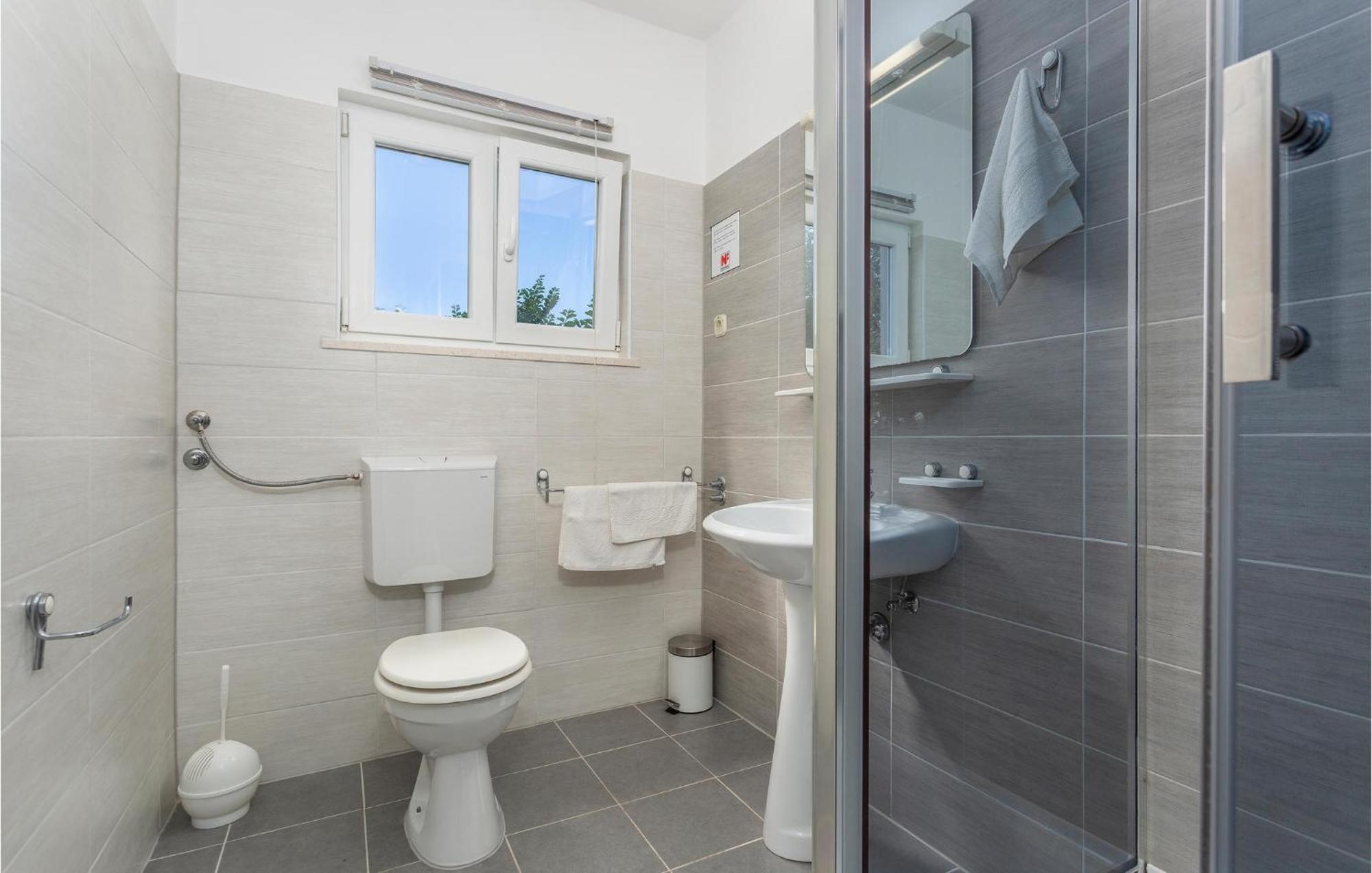 2 Bedroom Beautiful Apartment In Pinezici מראה חיצוני תמונה