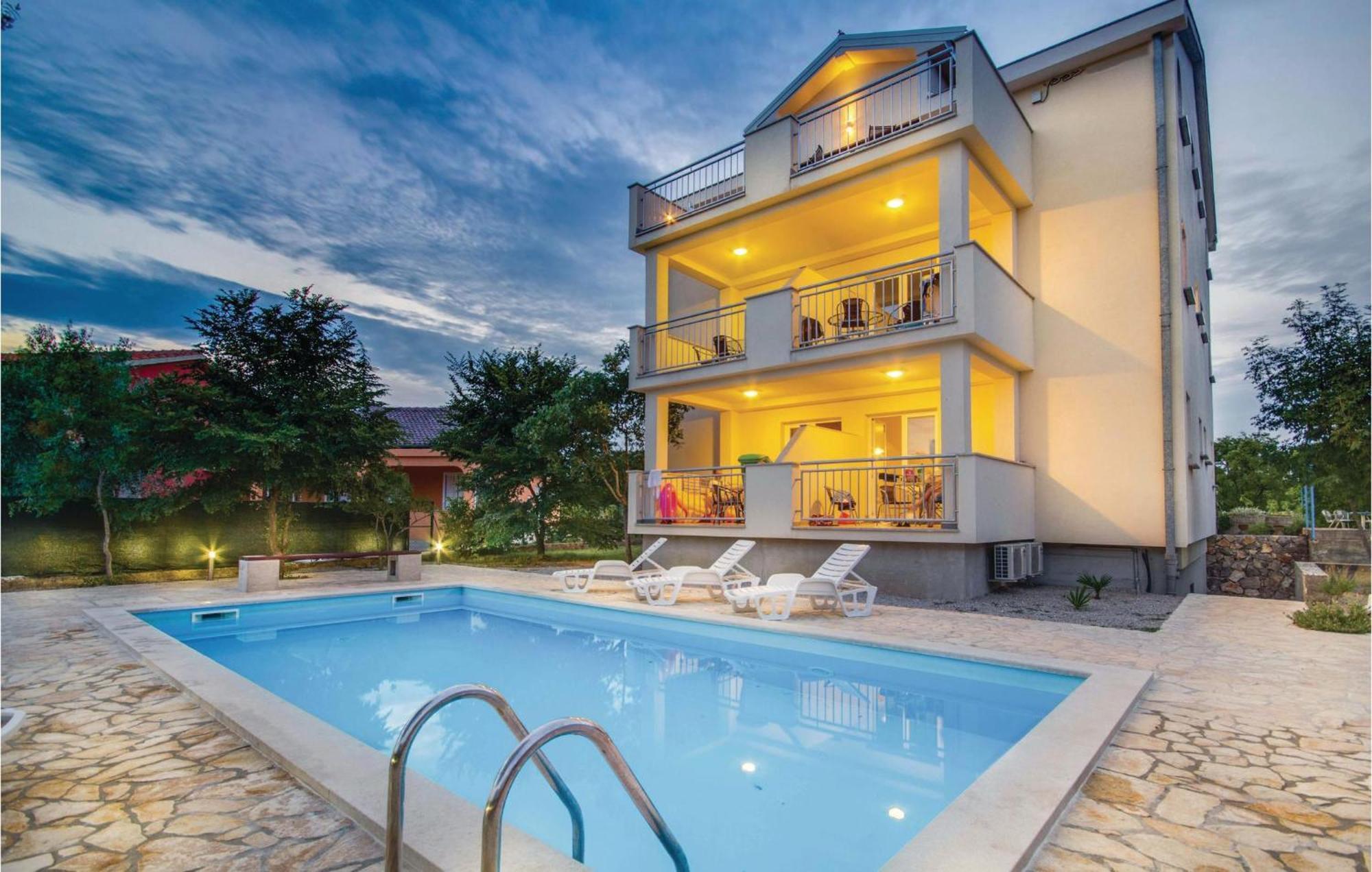 2 Bedroom Beautiful Apartment In Pinezici מראה חיצוני תמונה