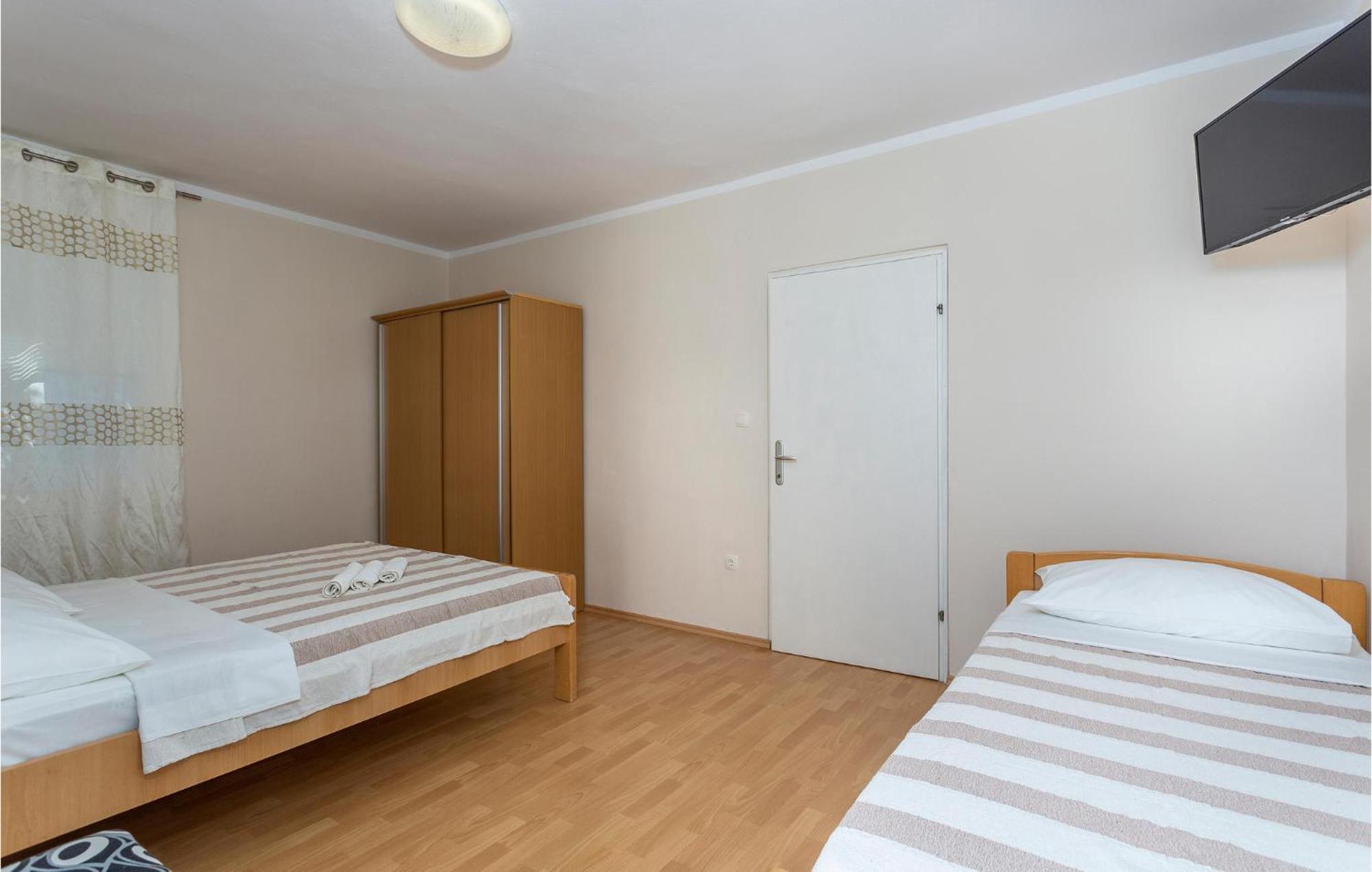 2 Bedroom Beautiful Apartment In Pinezici מראה חיצוני תמונה